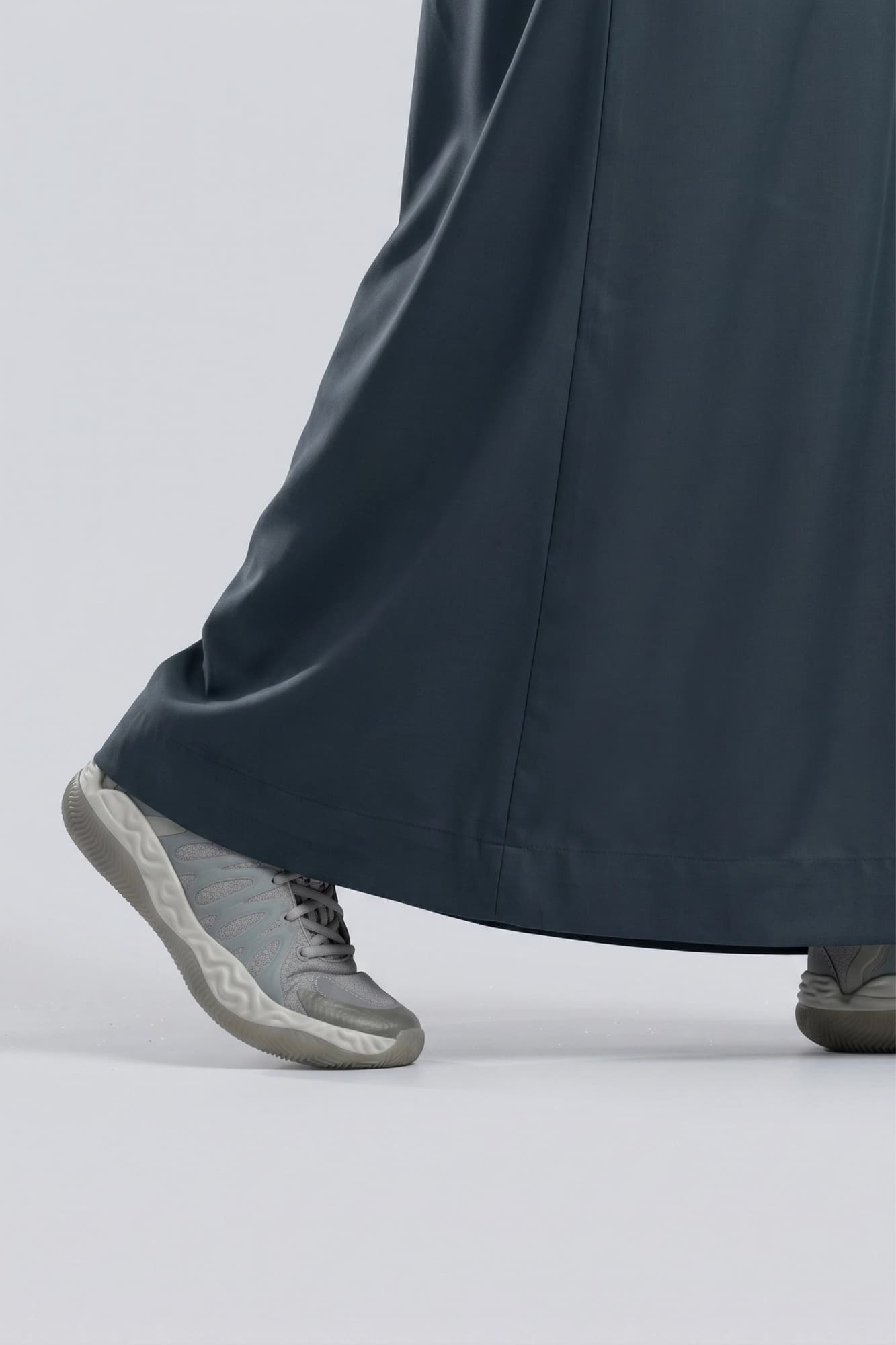 Charcoal Grey Emirati Thobe - China Wool