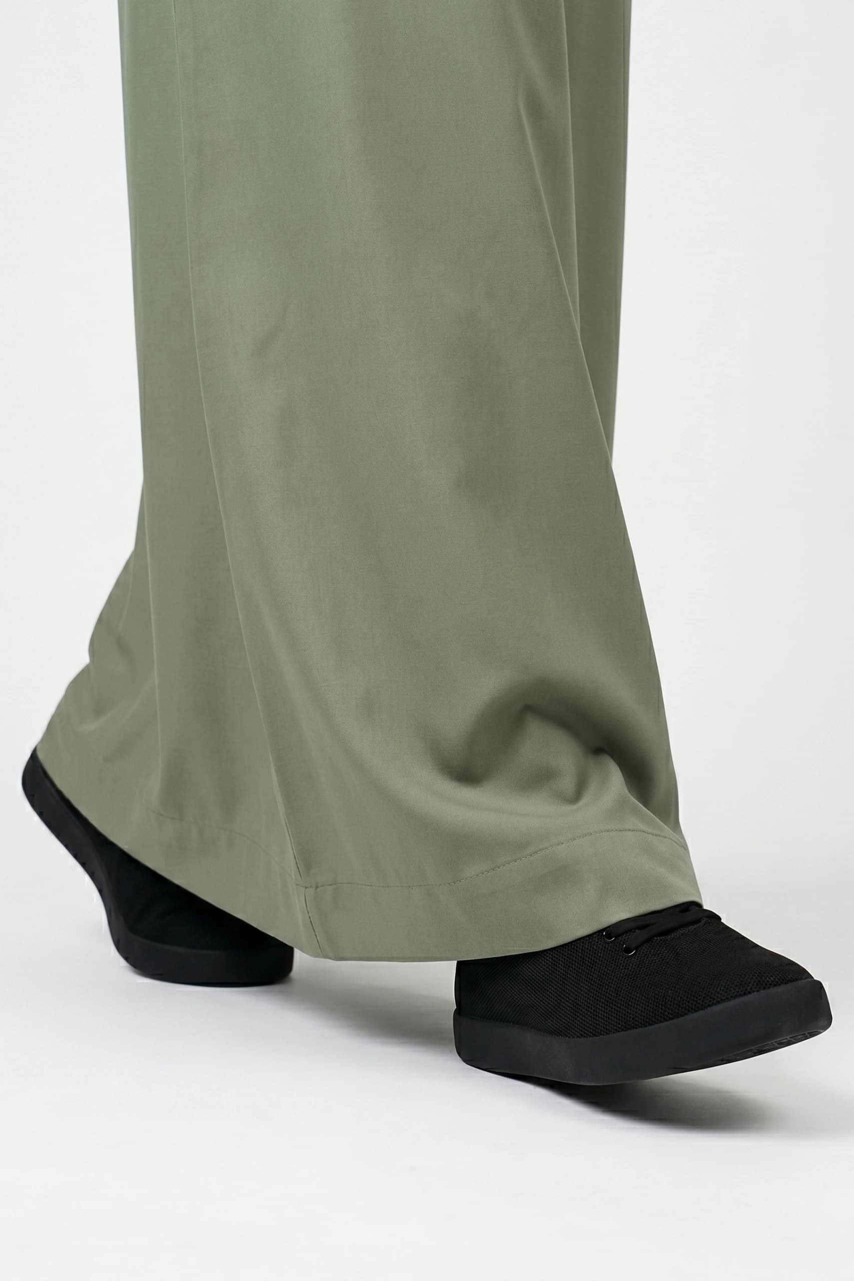 Dusty Olive Saudi Thobe